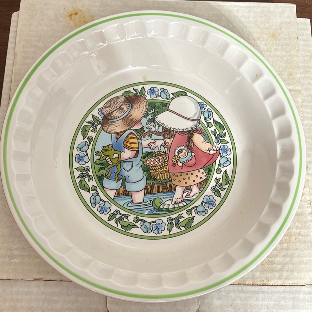 Watkins Pie Plate “Summertime Friends”